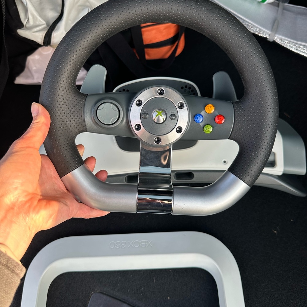 Microsoft Xbox 360 Wireless Racing Wheel - Picture 2 of 5